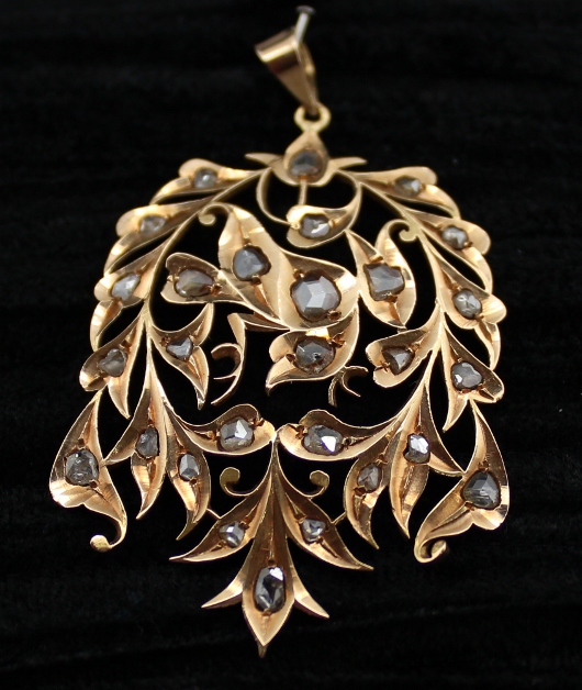 (image for) AN ANTIQUE 18K GOLD INTAN PENDENT
